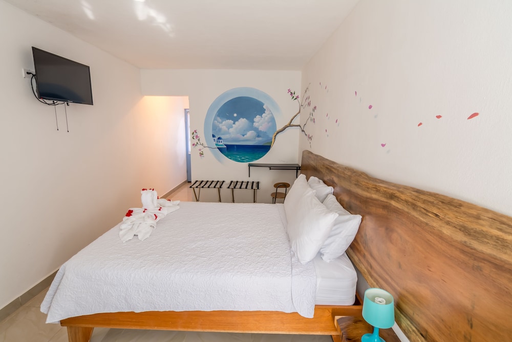 Classic Room, 1 Queen Bed, Garden View