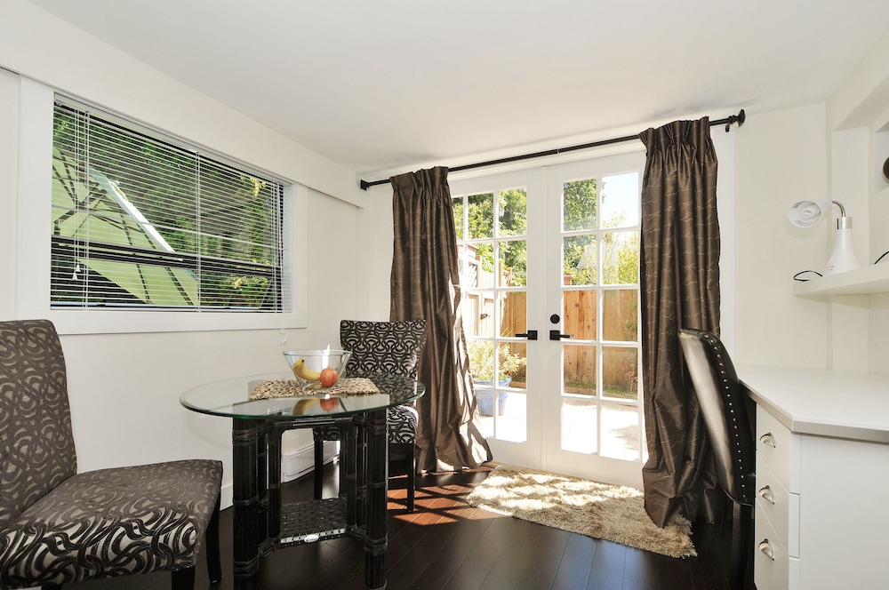 Deluxe Suite, 1 Queen Bed with Sofa bed, Non Smoking, Kitchen (Garden with Terrace) photo 1