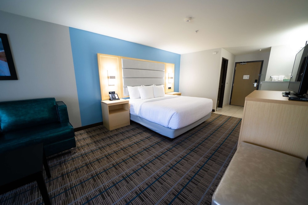 Suite, Multiple Beds, Non Smoking, Refrigerator & Microwave (with Sofabed) photo 2