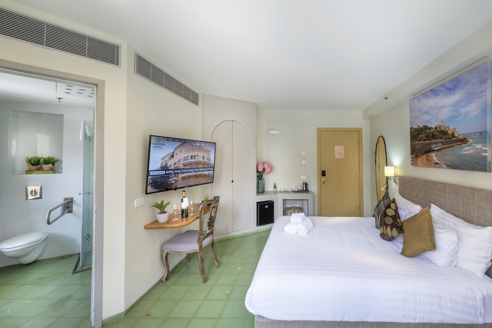 Superior Double or Twin Room, Balcony, City View photo 2