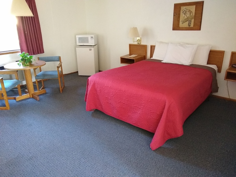 Standard Room, 1 Bedroom, Non Smoking, Private Bathroom (Single Queen Walk-In Shower) photo 1
