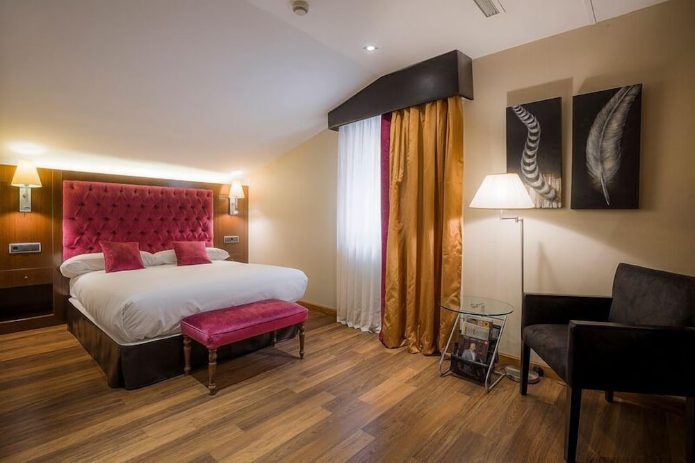 Deluxe Suite photo 2
