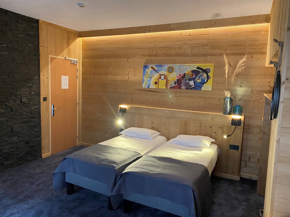 Twin Chalet Spirit With Heritage View