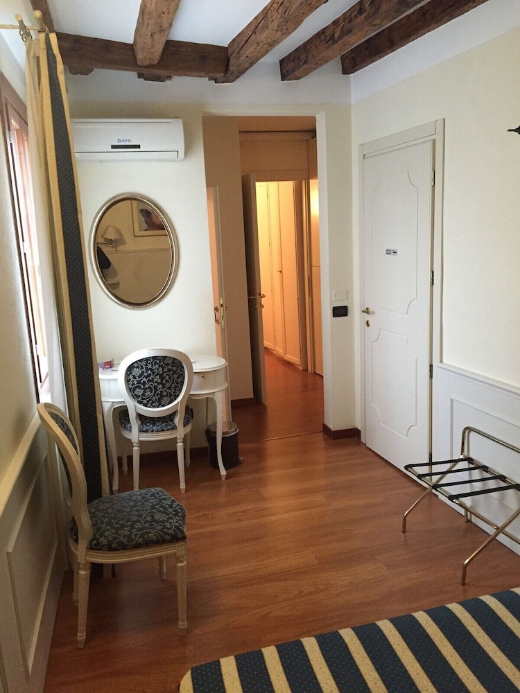 Standard Double or Twin Room, City View photo 2