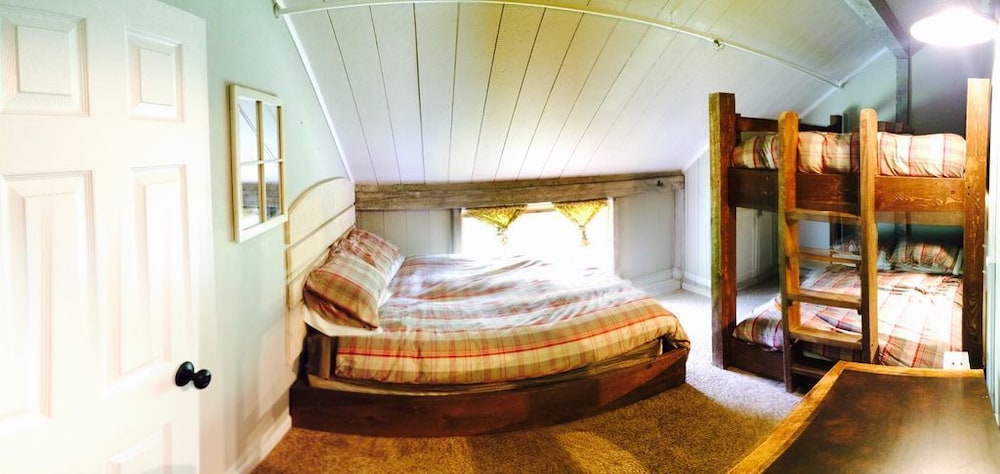 Apartment, Multiple Beds (Secluded 6 Acre Property - Large Grou) photo 1