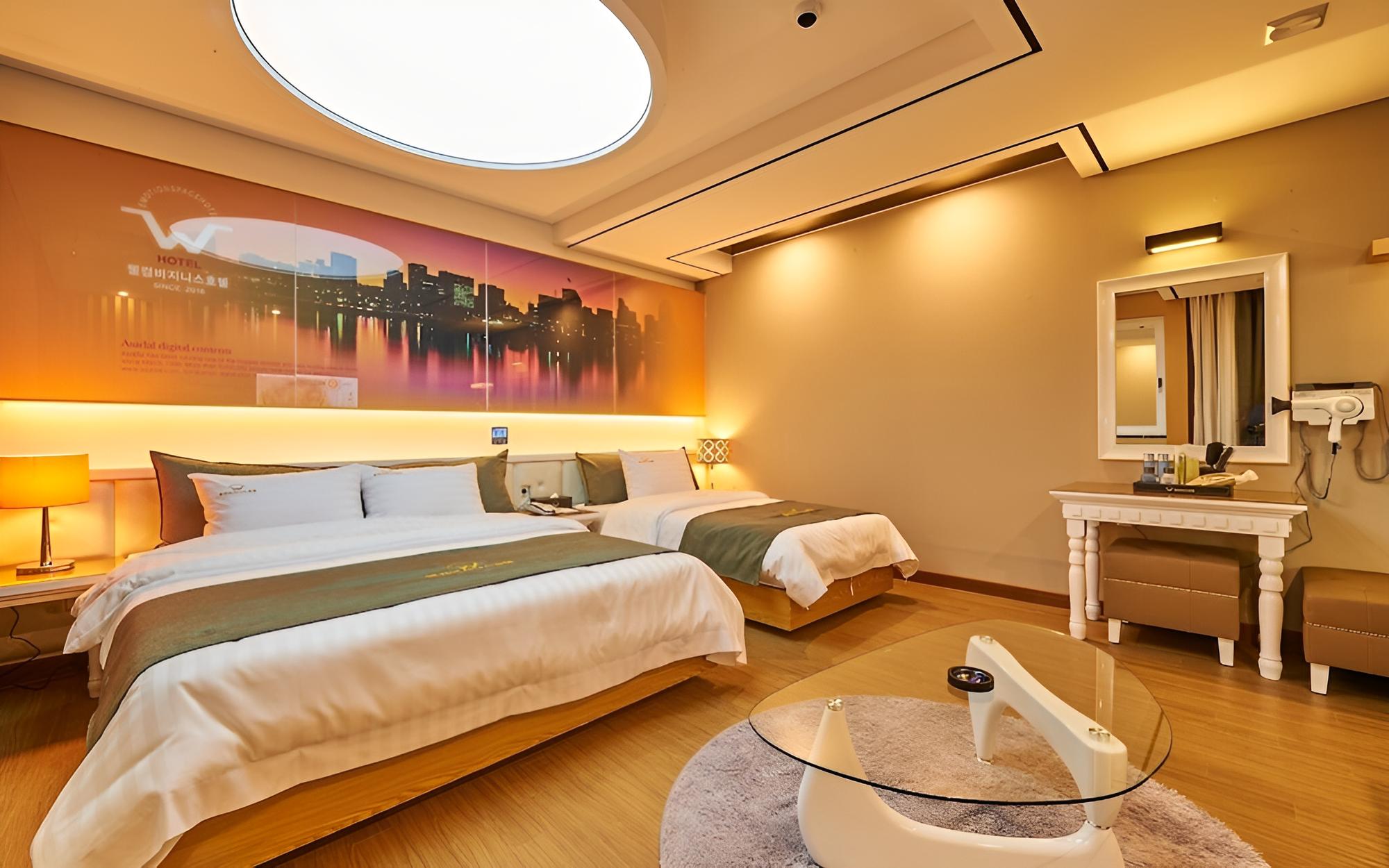 Room (Twin (Large Jetted Spa Tub)) - Photo 2