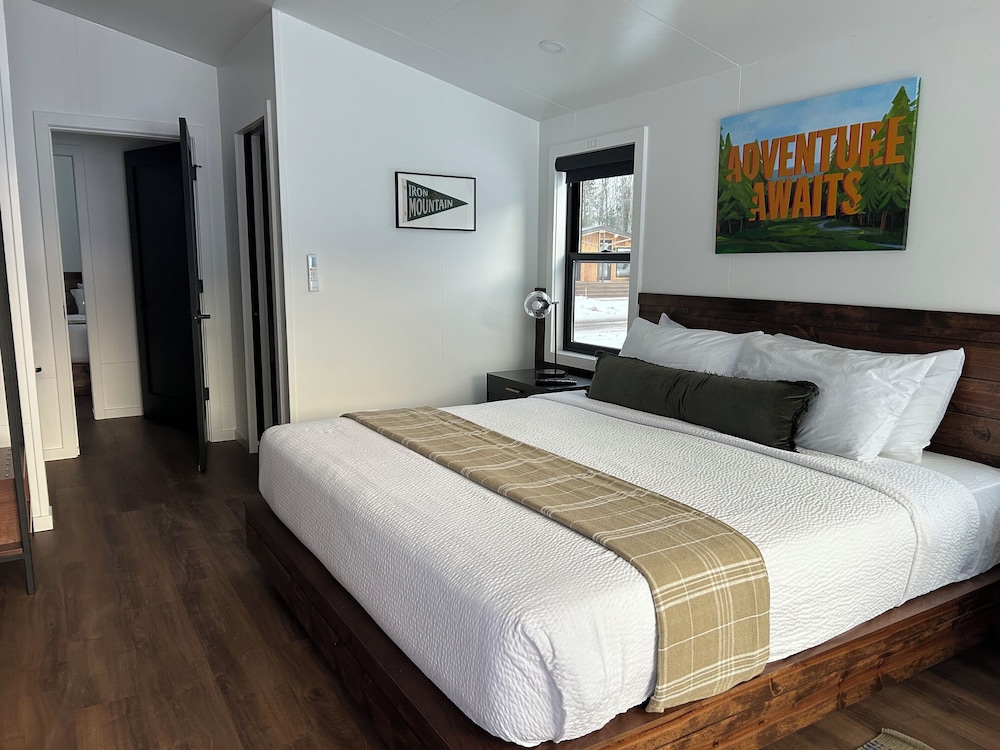 Cabin, 1 King Bed (One Bathroom Studio) - Photo 1