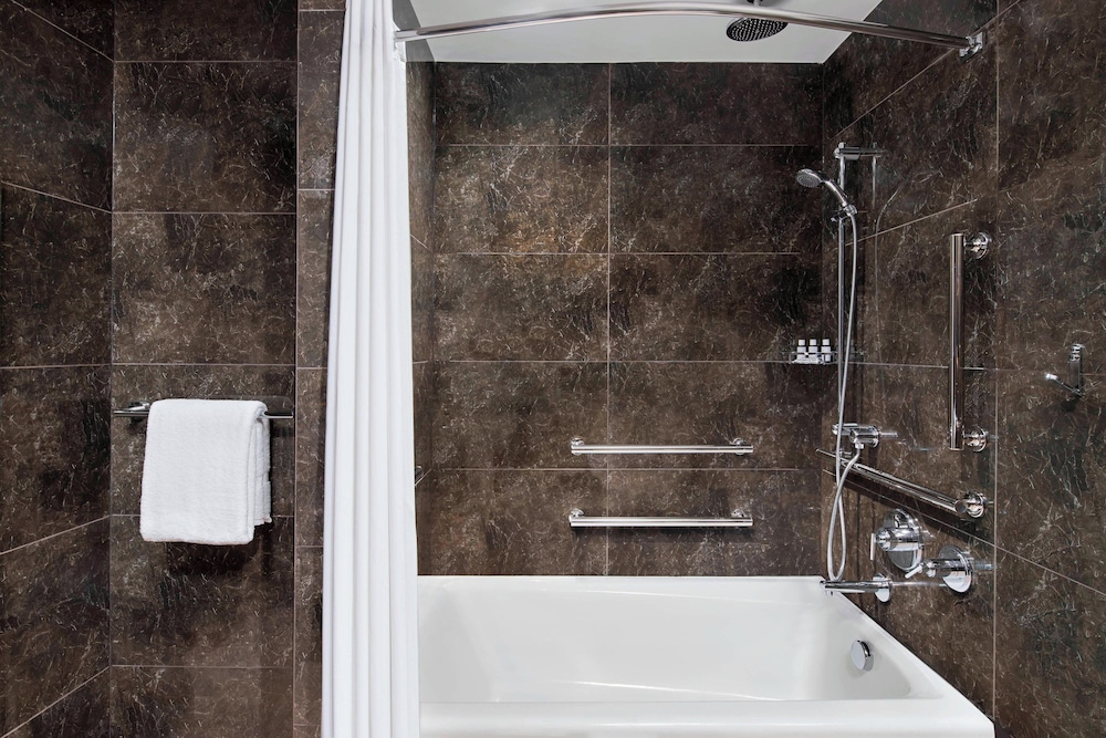 Room, 2 Double Beds (Mobility Accessible, Tub) thumbnail 5