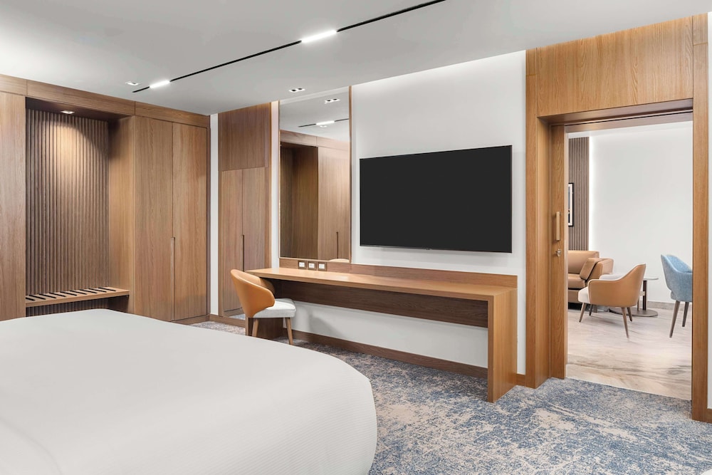 Junior Suite, 1 Queen Bed