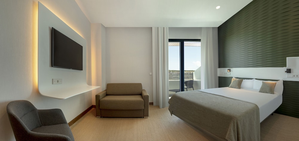 Habitación Triple, Balcón (2 Adultos + 1 Niño)
