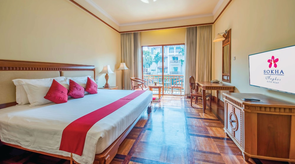 Deluxe Double Room Pool View - Photo 7