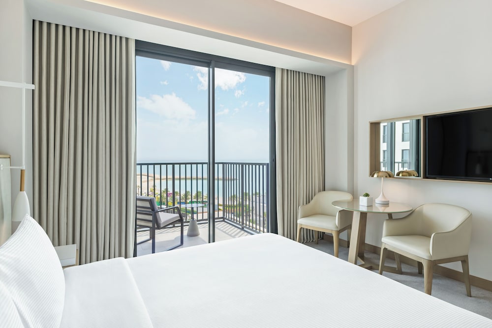 Deluxe Room, 1 King Bed, Balcony, Sea View - Photo 1