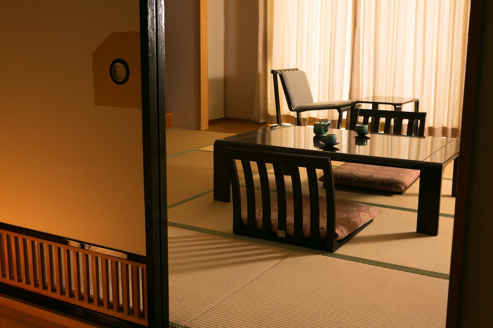 Cozy Japanese Style Room with Private Toilet, 8 Tatami-mats photo 2