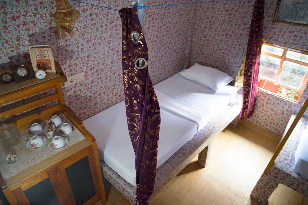 Shared Dormitory, Women only photo 1