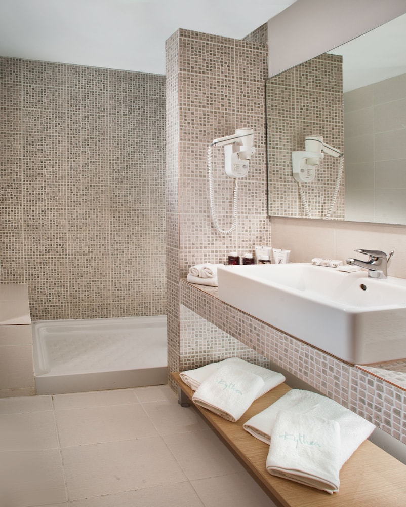 Triple Room, Sea View - Photo 9