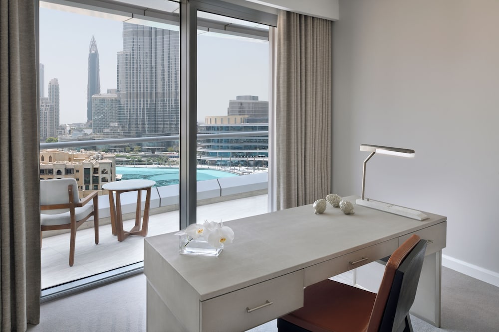 Signature Spa Suite Fountain View photo 2