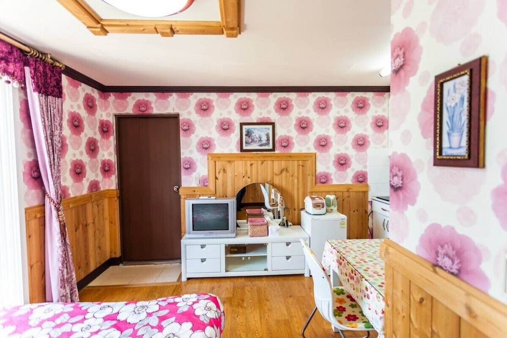 Double Room (Hyacinth) photo 2