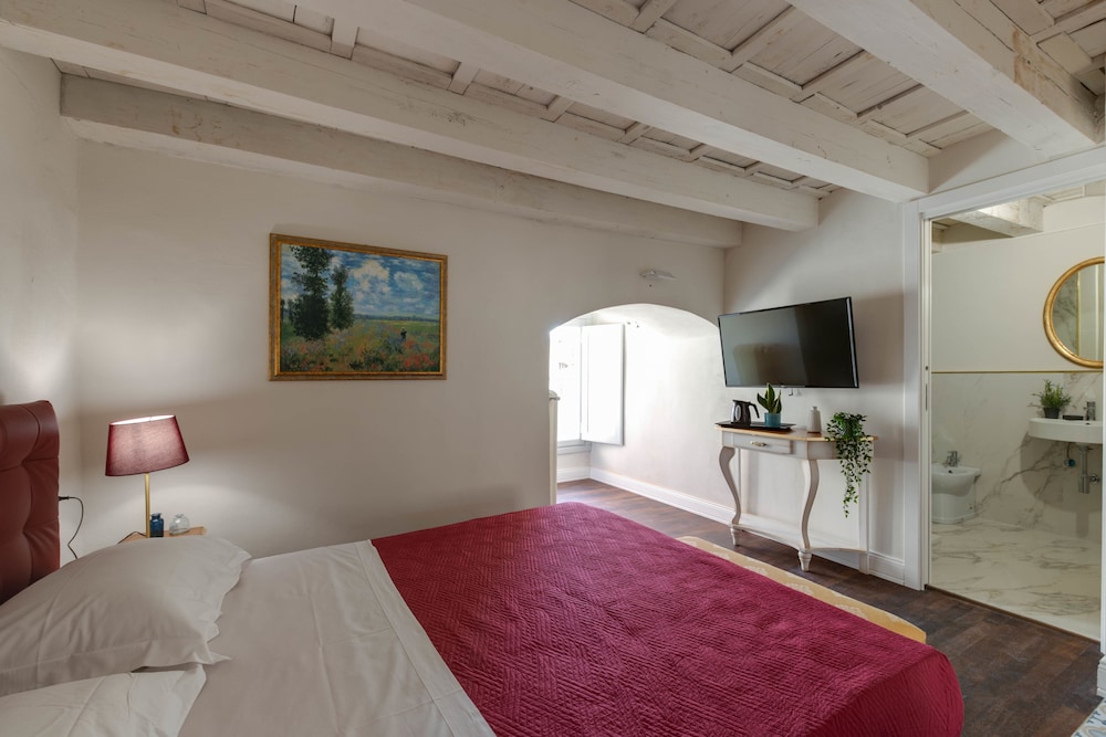 Double Room, 1 Queen Bed (Boboli) photo 2