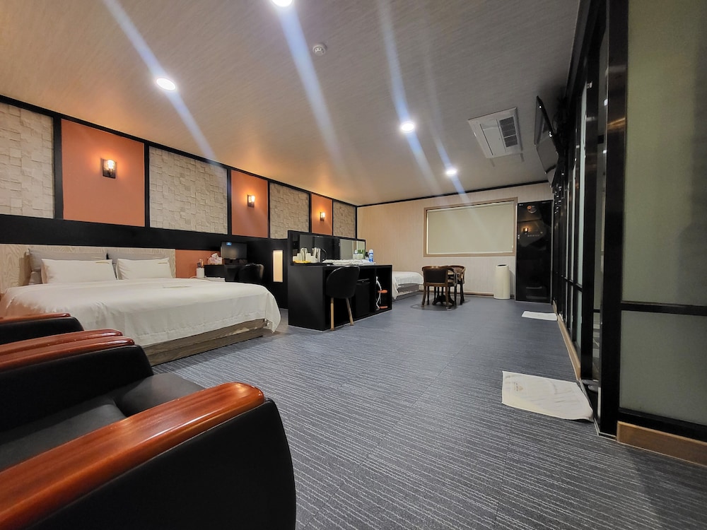 VIP (Free Netflix, Styler, Air purifier) photo 3