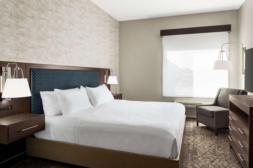 Studio Suite, 1 King Bed, Non Smoking - Photo 4