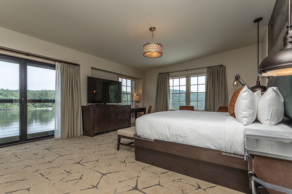 Executive River View Suite photo 2