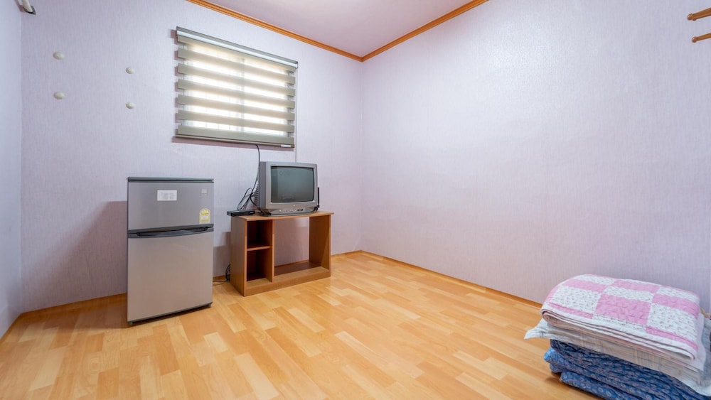 Basic Room, 1 Bedroom (ondol 110ho) photo 1
