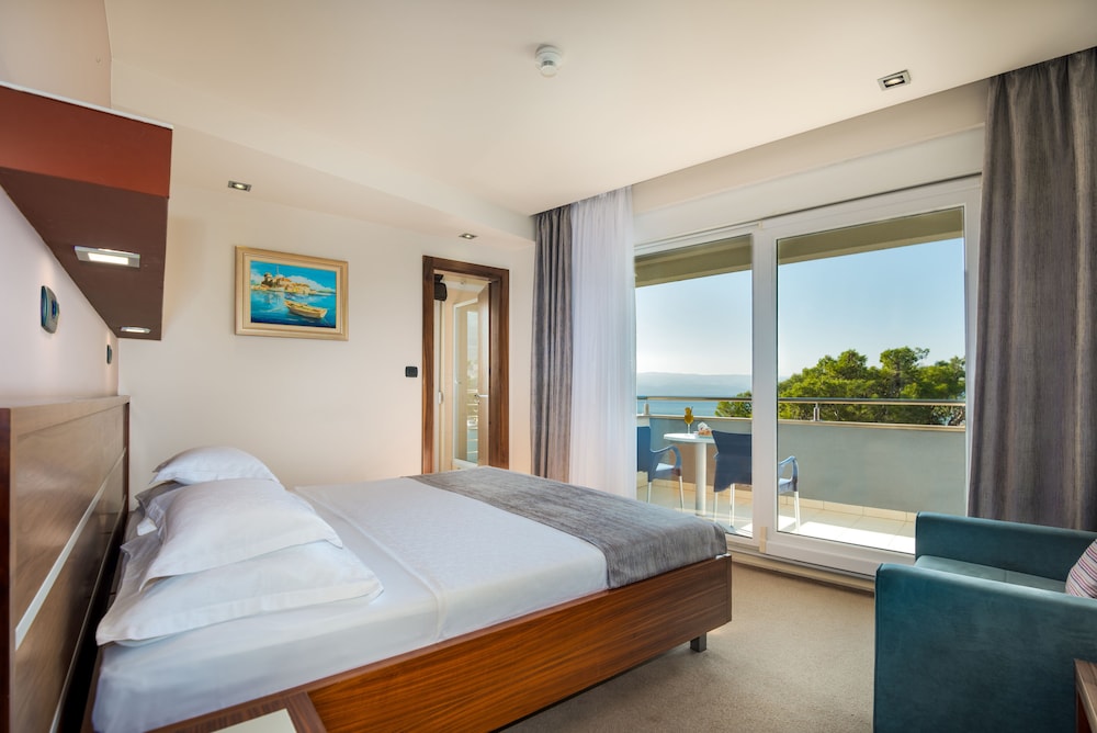 Double Room, Balcony, Sea View - Photo 7