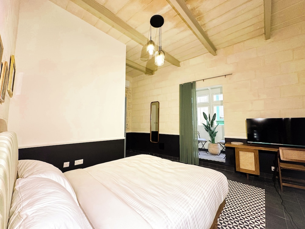 Queen Room with Balcony