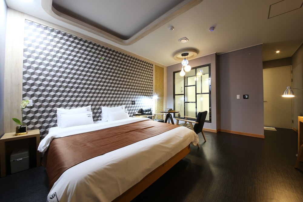 Royal Room photo 1