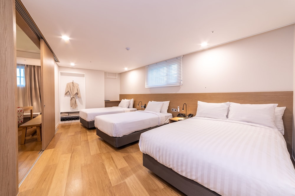 Premium Family Suite With Loft 1606 - Photo 4