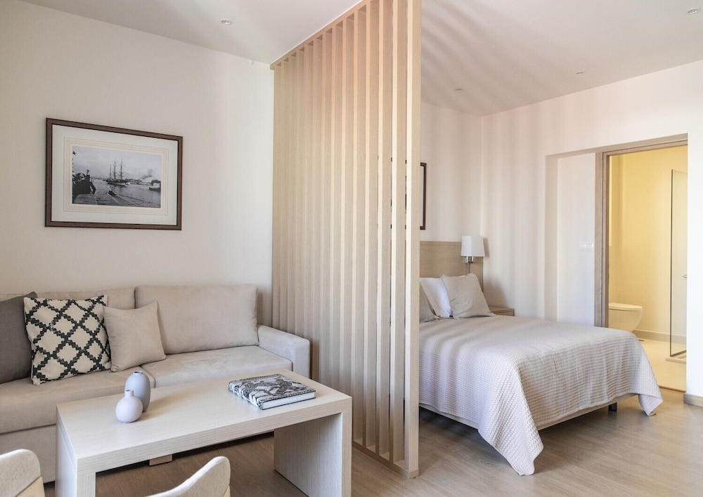 Junior Studio Suite