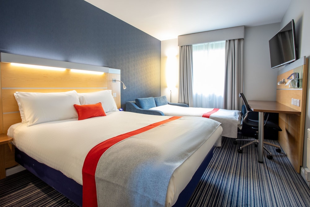 Standard Room, 1 Double Bed with Sofa bed (with Free Hot Breakfast) - Photo 1