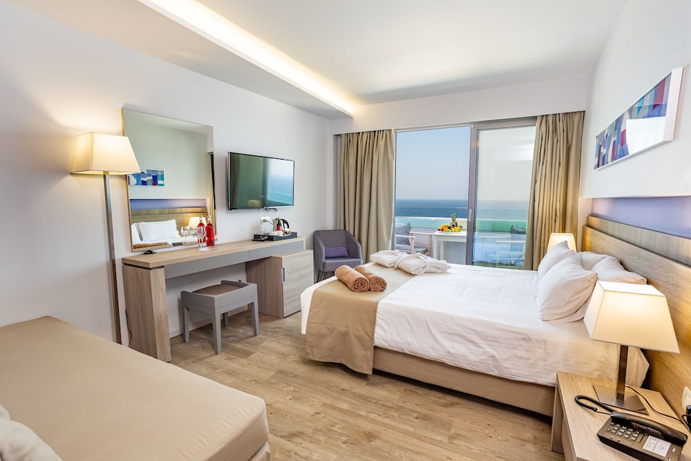 Twin Room, Sea View thumbnail 5