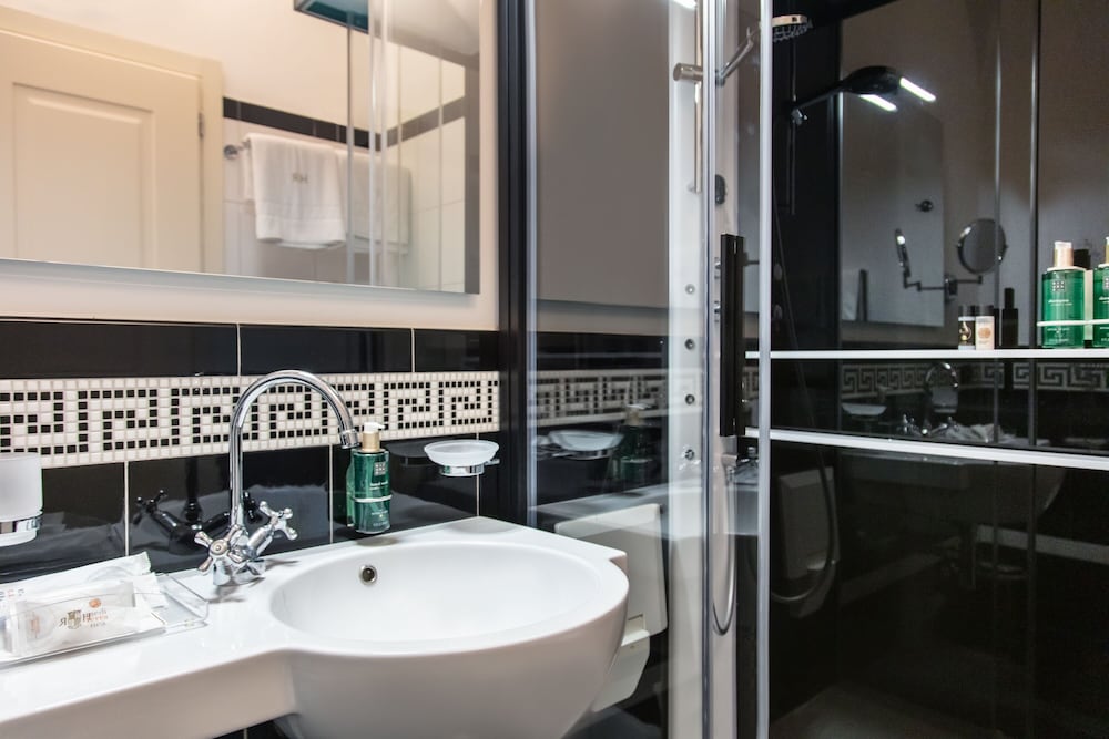 Deluxe Room, Sea View - Photo 9