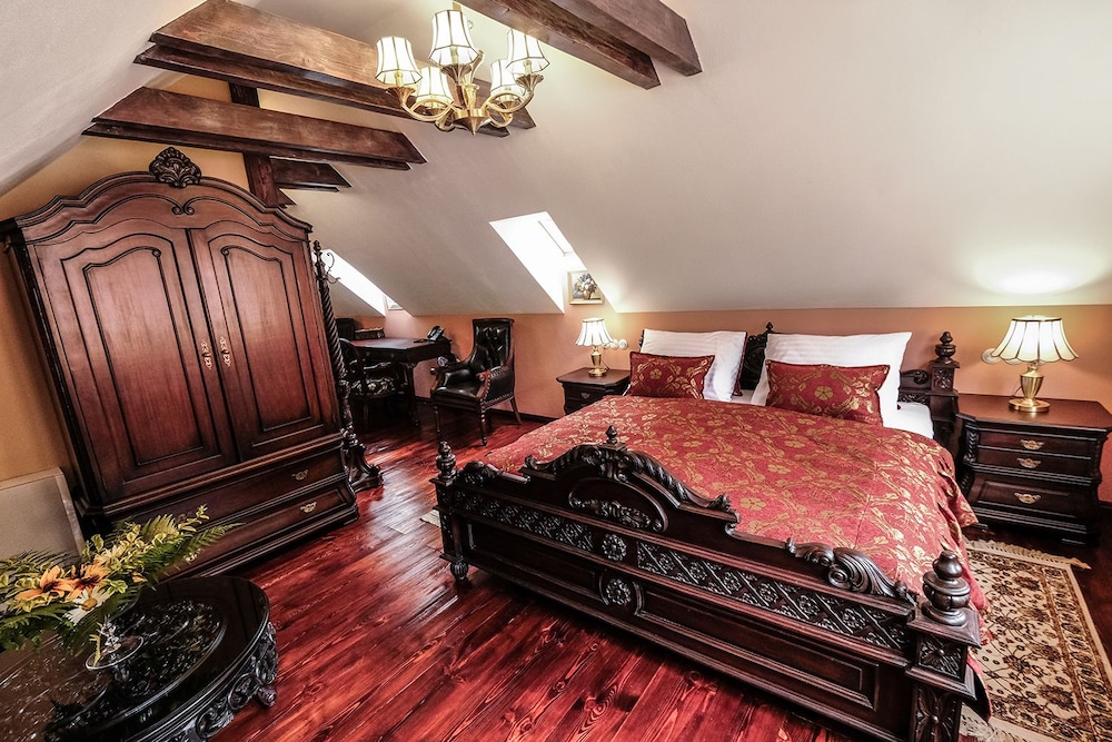 Room (Deluxe King 206)