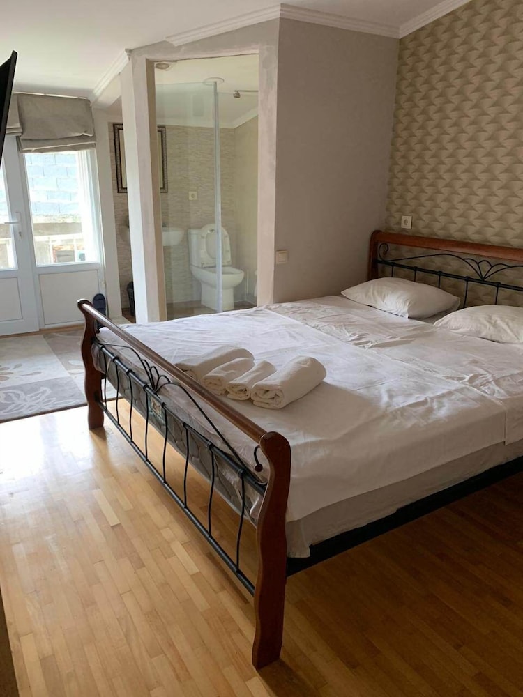 Double Room, 1 Queen Bed, Balcony photo 2