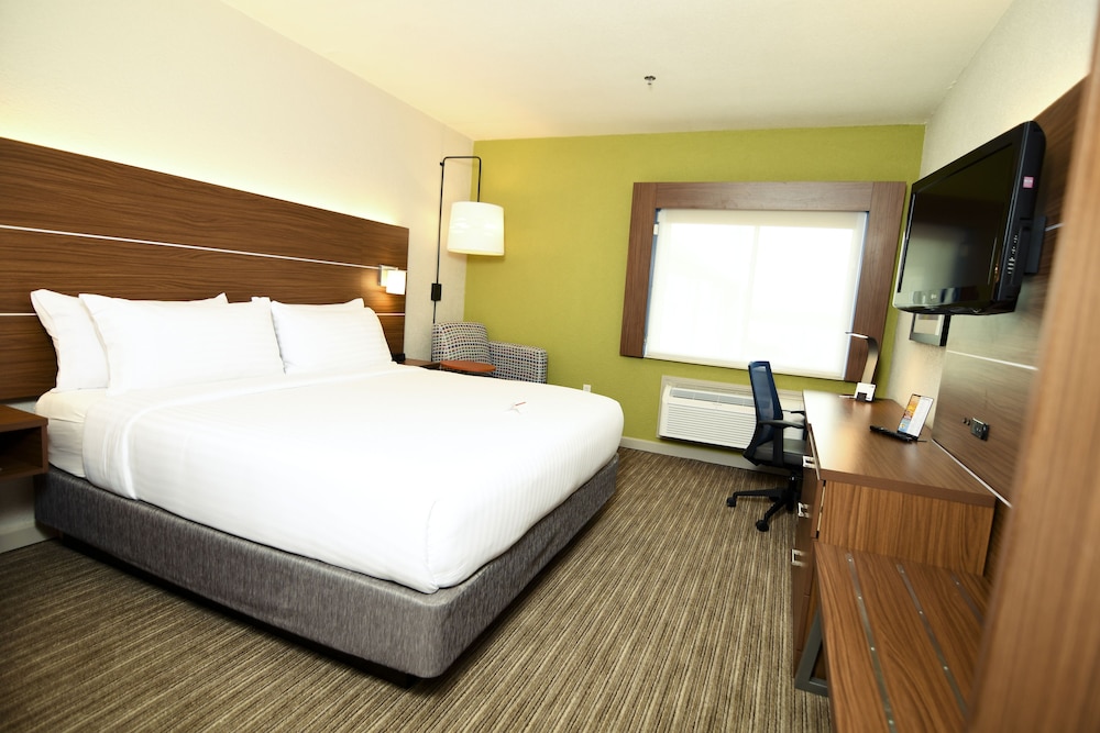 Standard Room, 1 King Bed - Photo 7