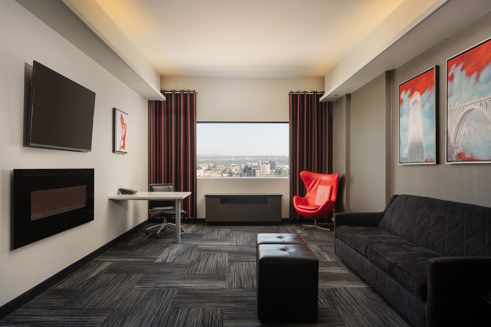 Suite, 1 King Bed with Sofa bed (Fireplace) photo 3