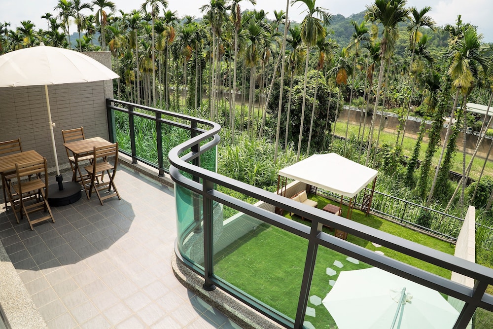 Grand Quadruple Room, 1 Bedroom, Hot Tub, Mountain View photo 2