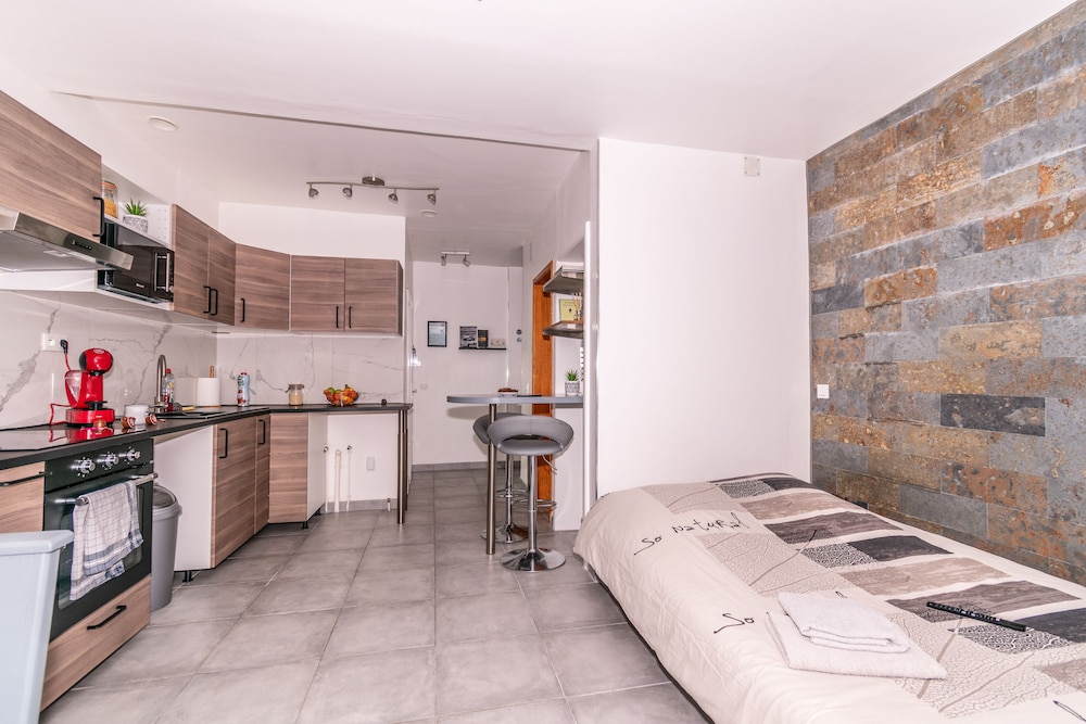 Modern Traveler Apartment - Photo 14