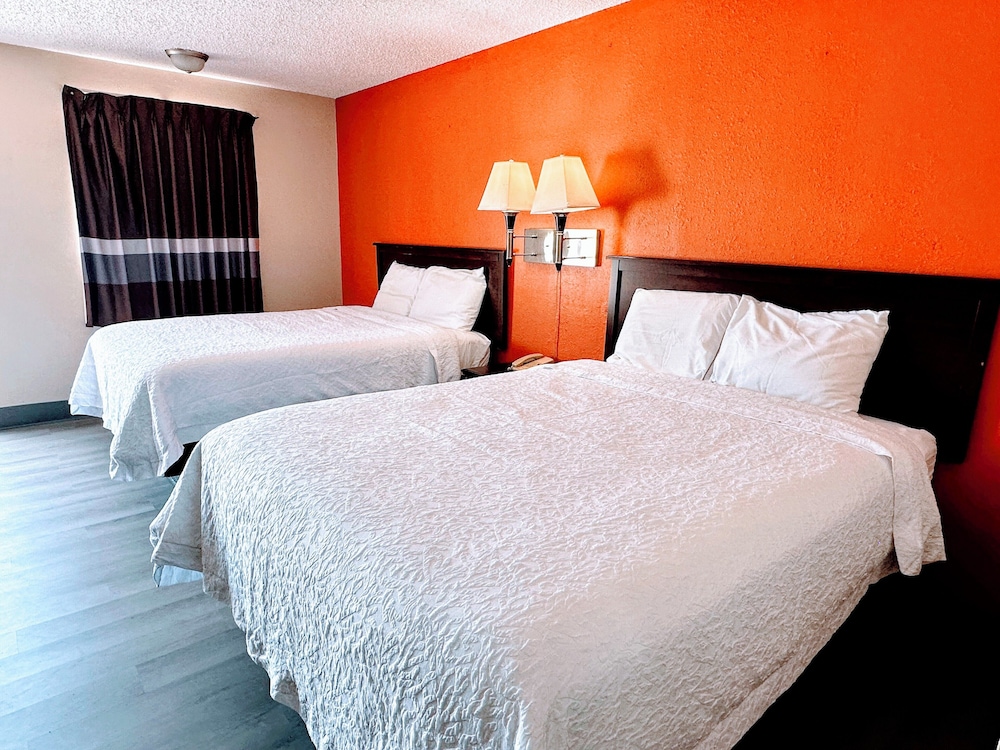 Comfort Room, 2 Queen Beds, Smoking