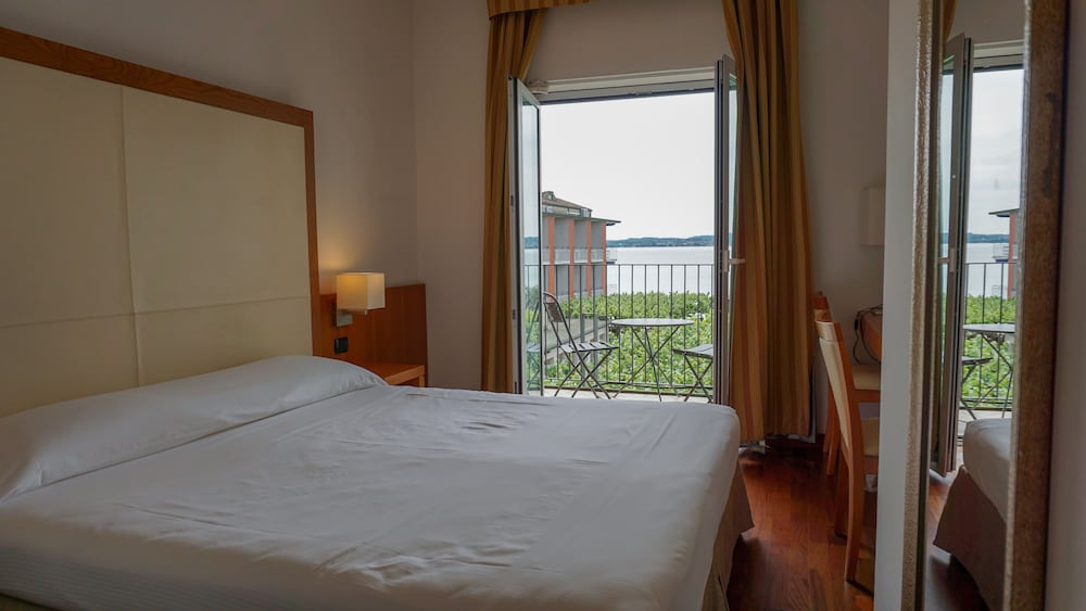 Comfort Room - Photo 3