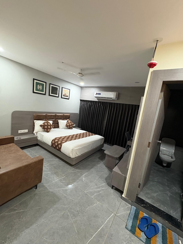 Deluxe Room, City View