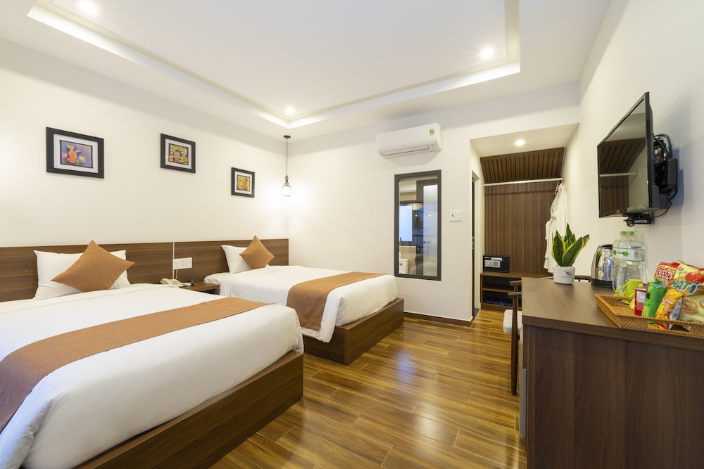 Deluxe Balcony With Courtyard View - Photo 5