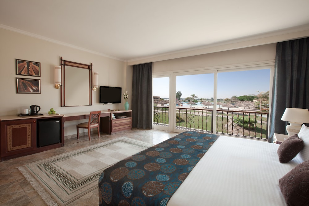 Deluxe Gardens View Room - Photo 1