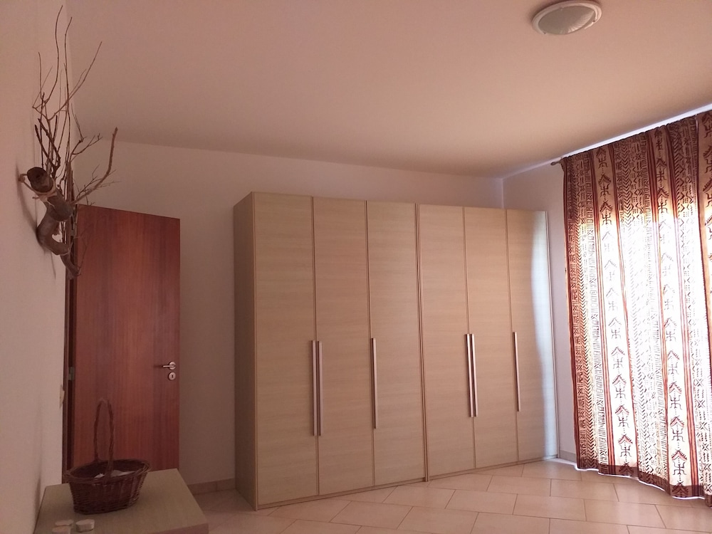 Family Apartment, 2 Bedrooms, 2 Bathrooms, Beachside photo 2
