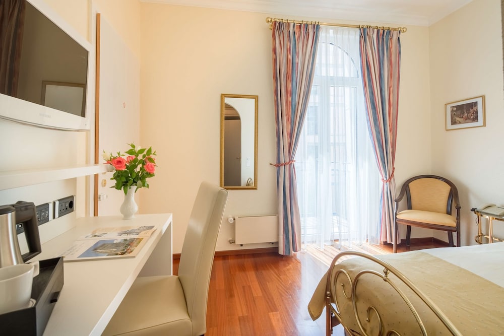 Executive Single Room with Partial Lake view from the Balcony