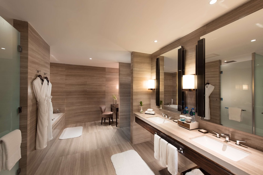 King Premier One-Bedroom Suite