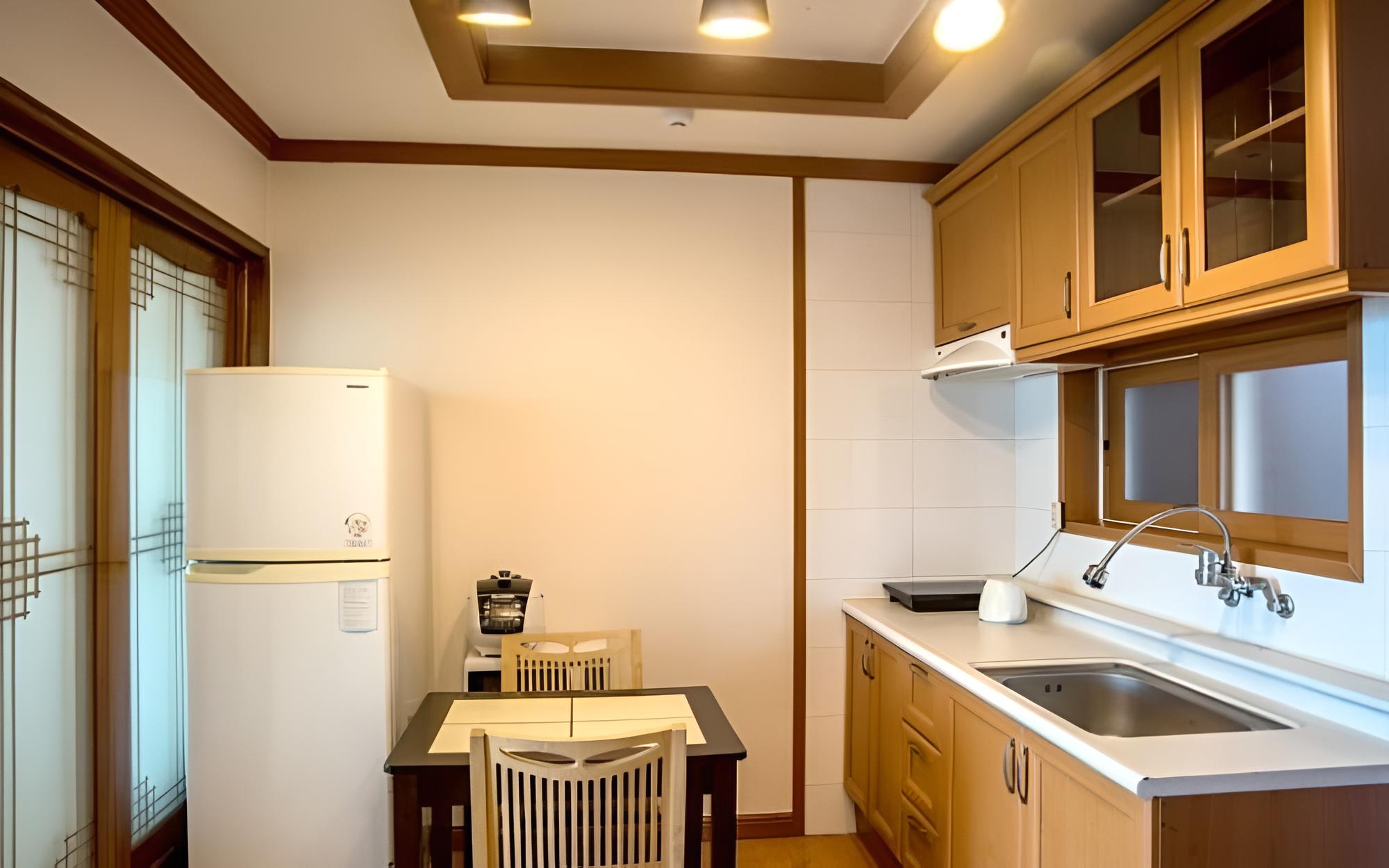 Room (Junior Suite B-2)