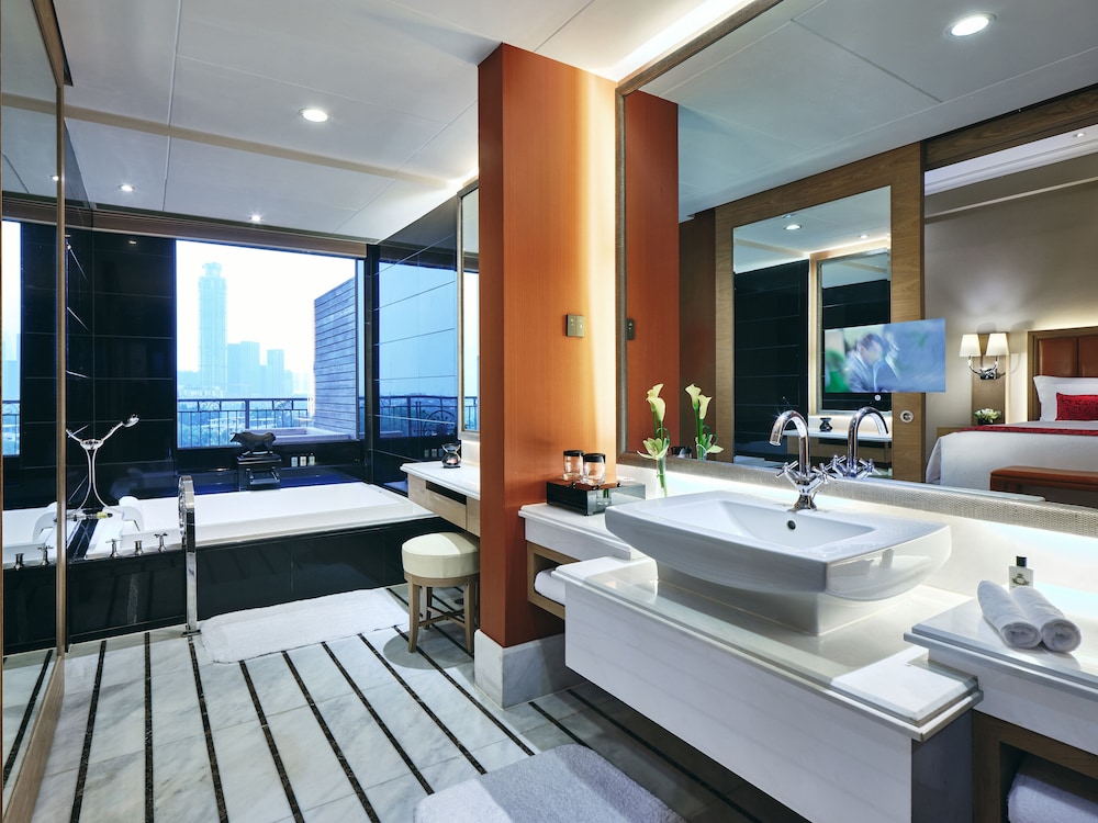 Classic Room, 2 Twin Beds, Club Lounge Access - Photo 8